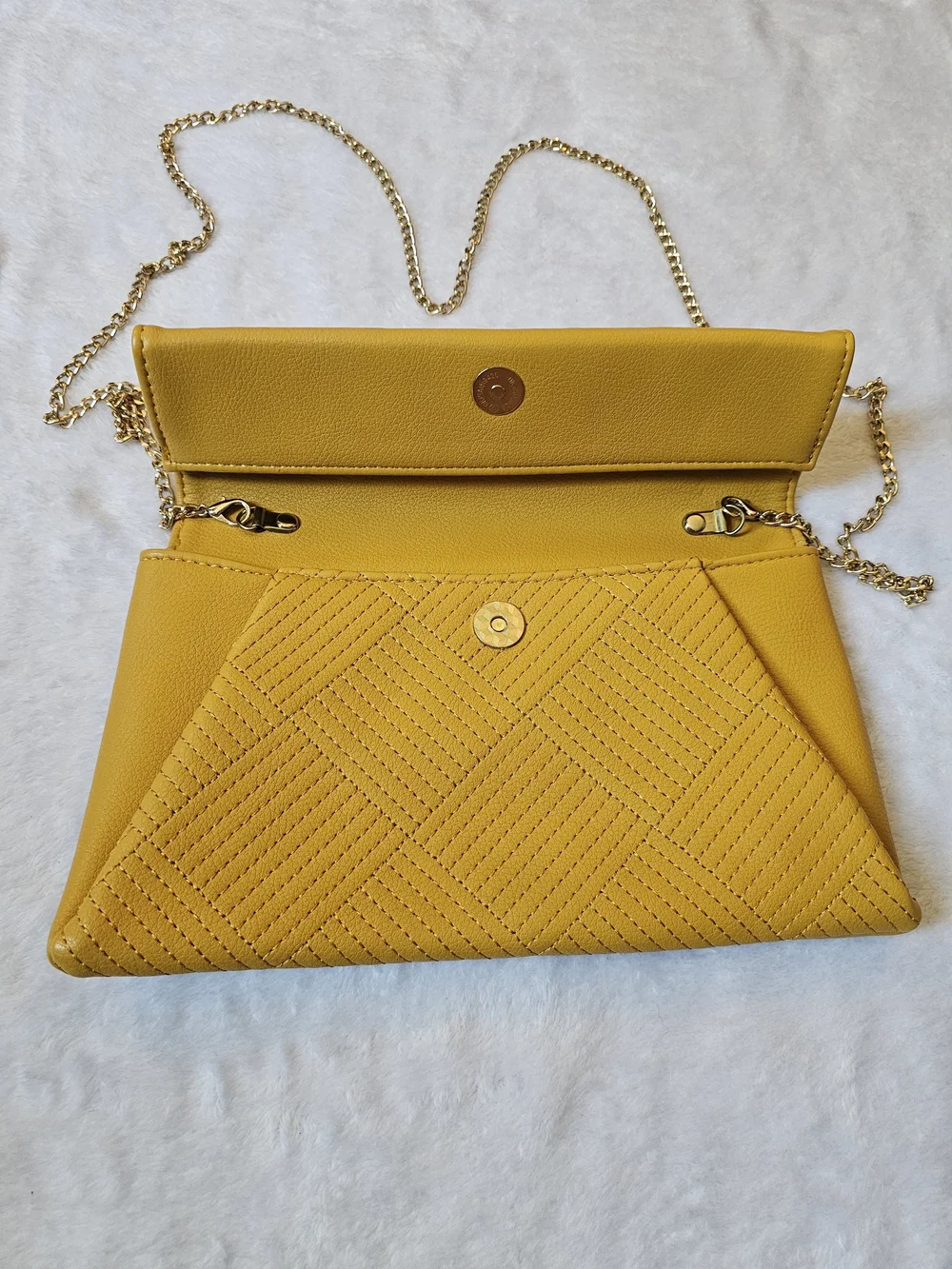 Lulu's Crossbody Bag with Gold Chain